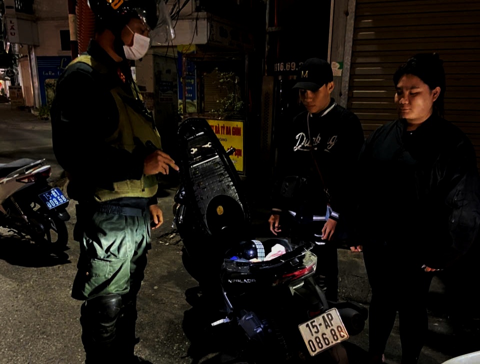 Phòng Cảnh sát cơ động Công an thành phố: Phát hiện 02 trường hợp vi phạm trật tự an toàn giao thông đêm 09/12/2025